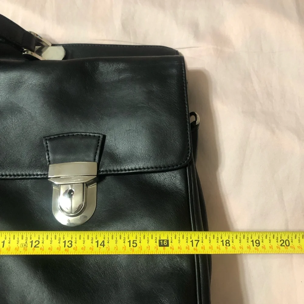 LEVENGER BREIF CASE NEW WITHOUT TAGS